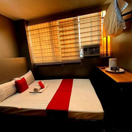 Oyo 104 Manila Venetian Hotel Екстериор снимка