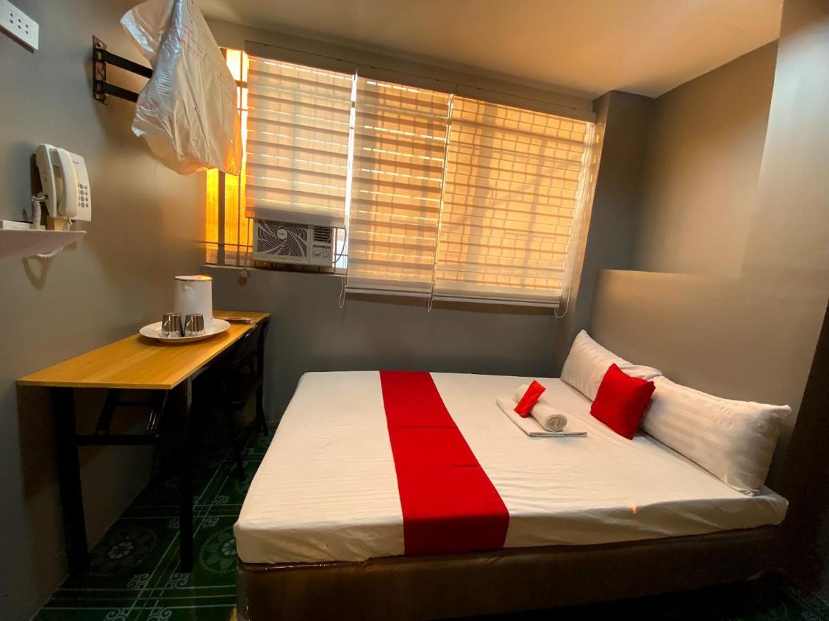 Oyo 104 Manila Venetian Hotel Екстериор снимка