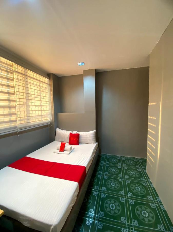 Oyo 104 Manila Venetian Hotel Екстериор снимка