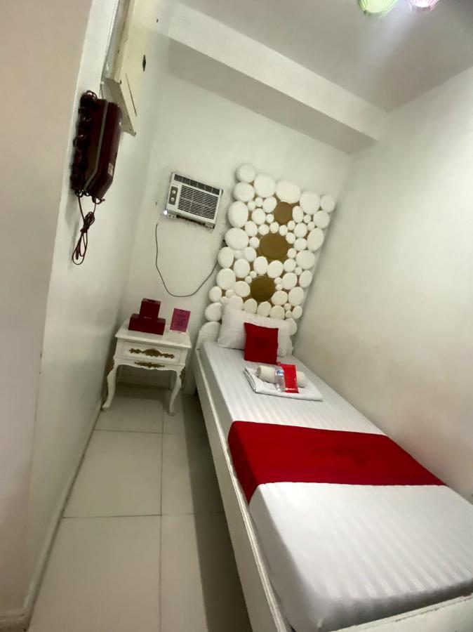 Oyo 104 Manila Venetian Hotel Екстериор снимка