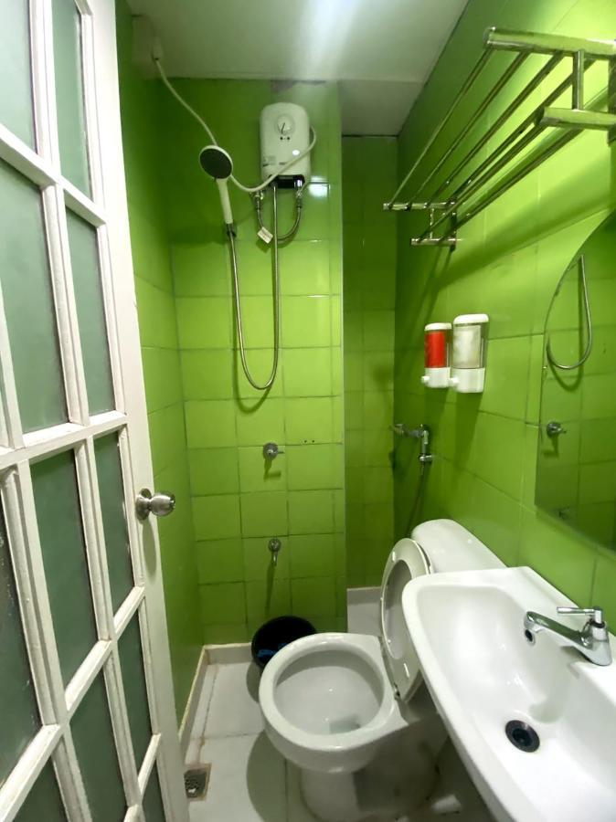 Oyo 104 Manila Venetian Hotel Екстериор снимка