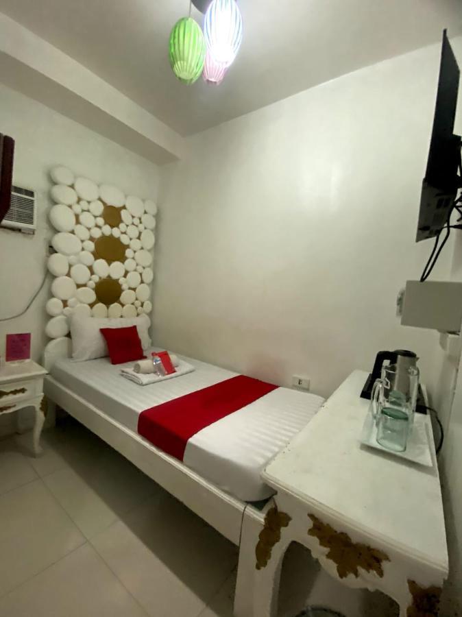 Oyo 104 Manila Venetian Hotel Екстериор снимка