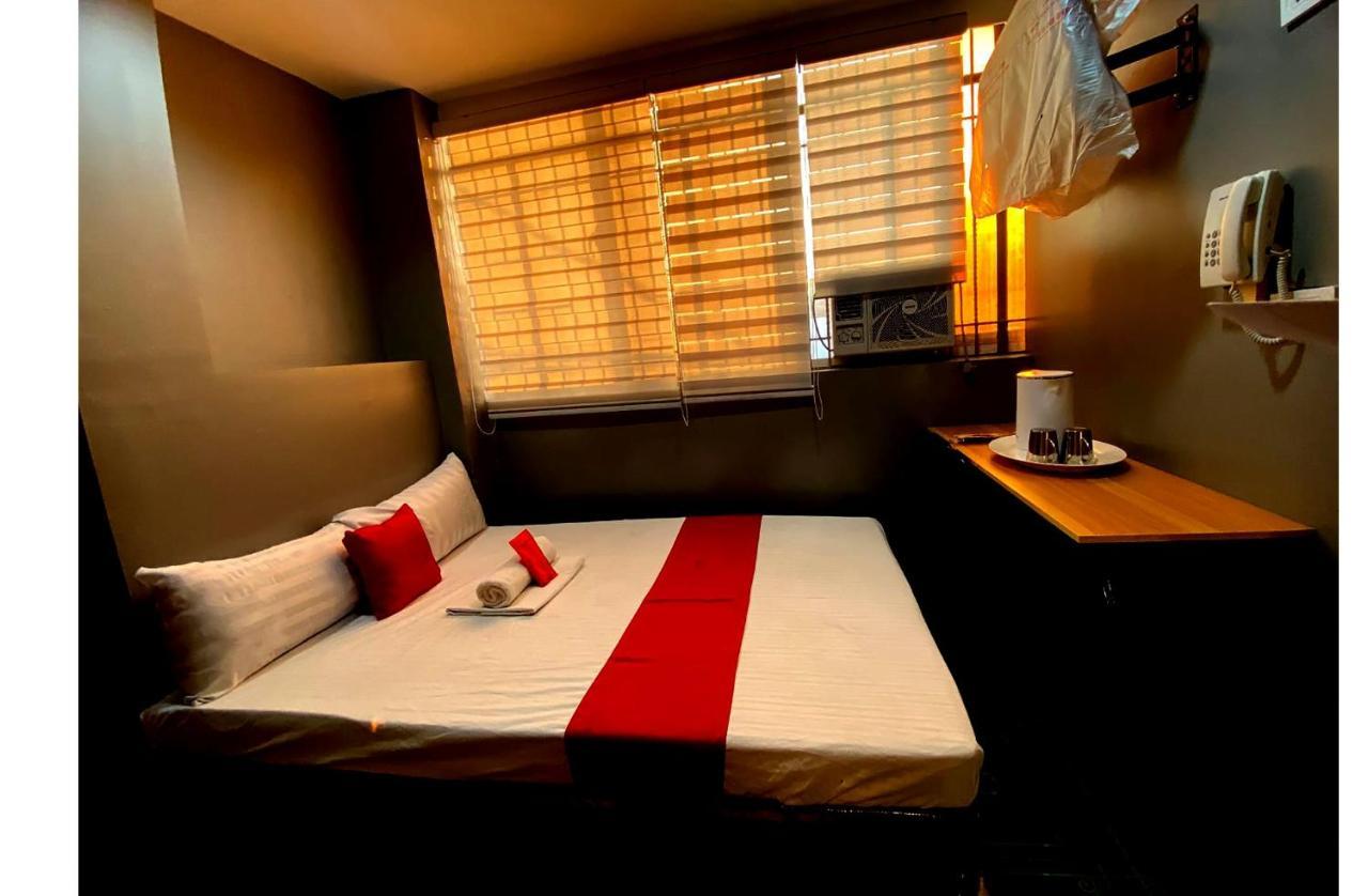 Oyo 104 Manila Venetian Hotel Екстериор снимка