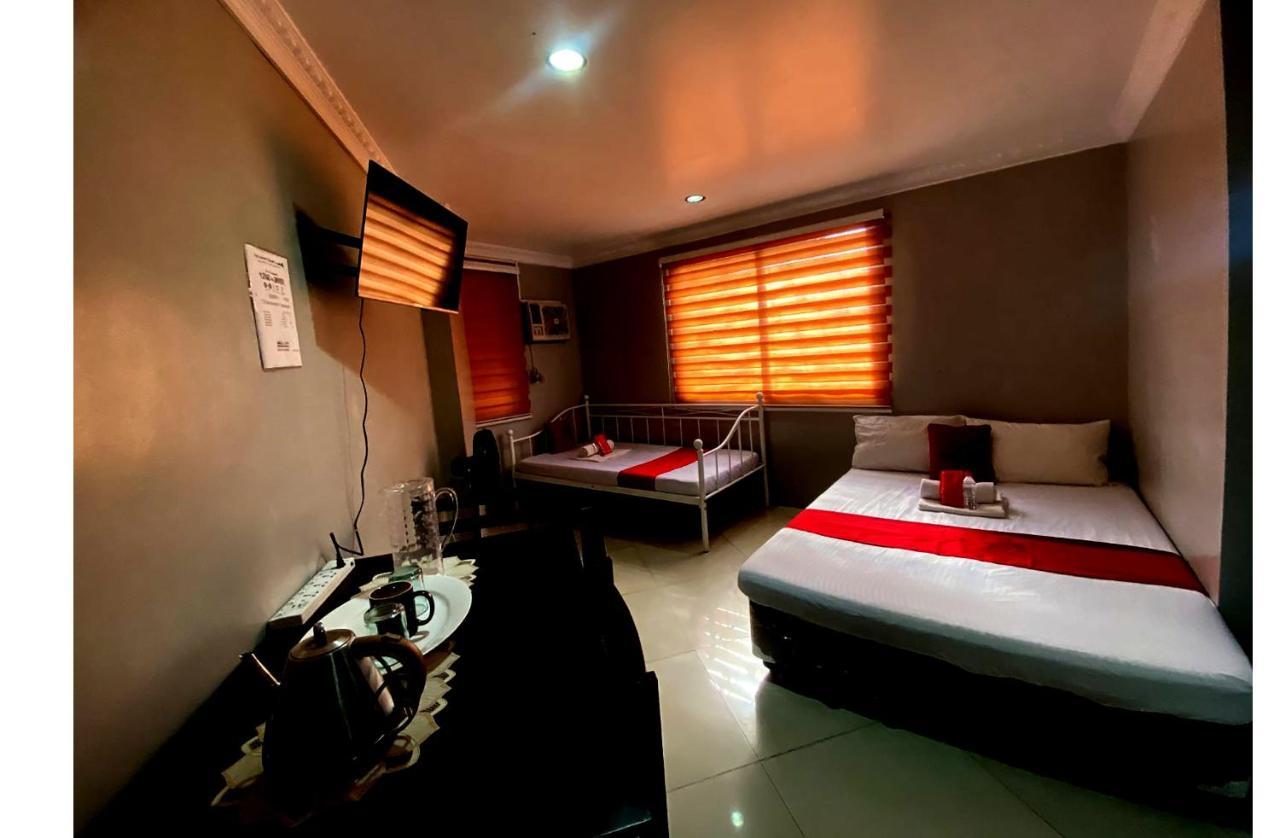 Oyo 104 Manila Venetian Hotel Екстериор снимка