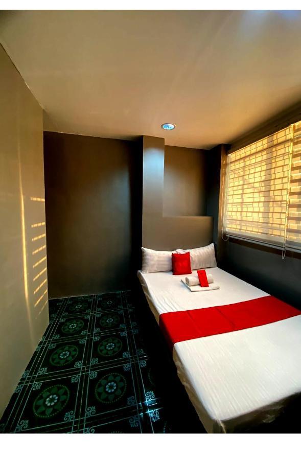 Oyo 104 Manila Venetian Hotel Екстериор снимка