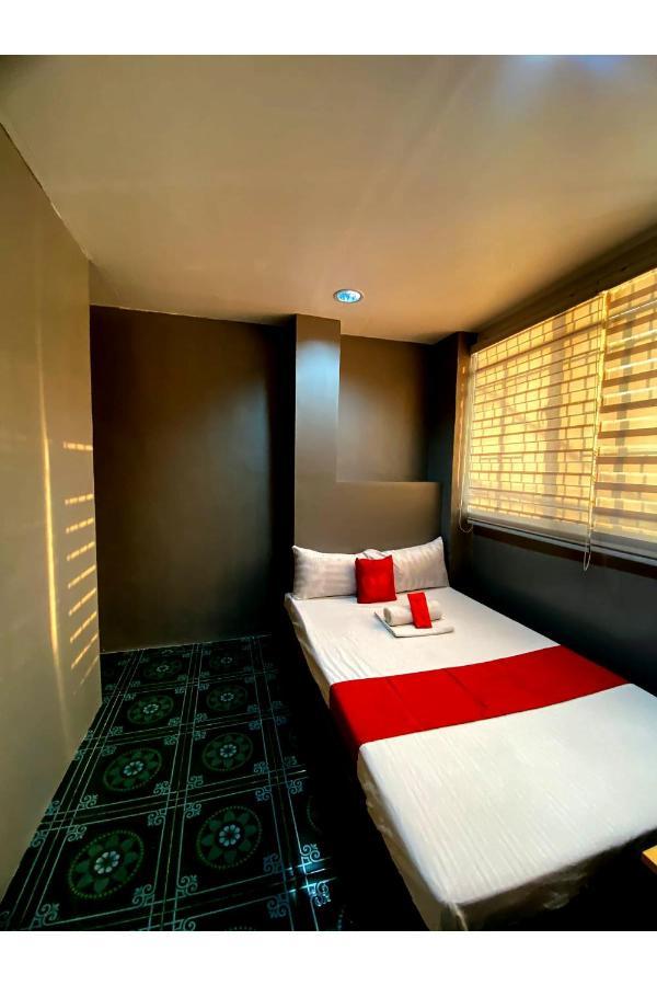 Oyo 104 Manila Venetian Hotel Екстериор снимка