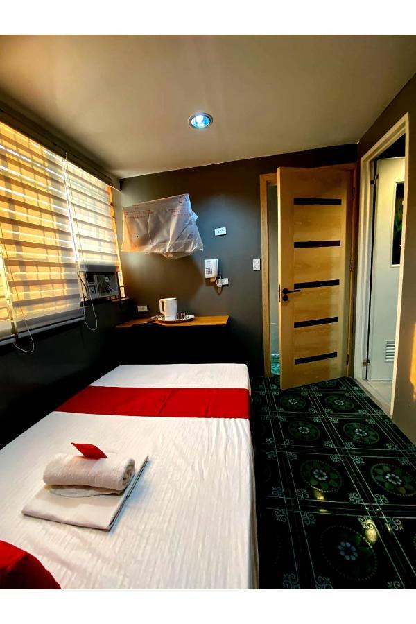 Oyo 104 Manila Venetian Hotel Екстериор снимка